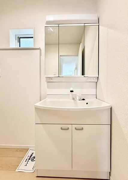 相模原市中央区上溝の新築戸建て2の洗面化粧台の写真