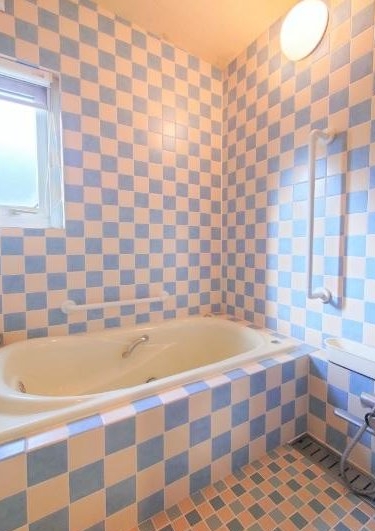 町田市本町田の中古戸建てのバスルームの写真