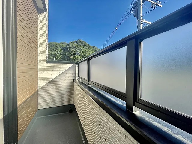 町田市上小山田町の中古戸建て10のバルコニーの写真
