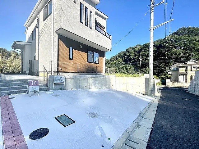 町田市上小山田町の中古戸建て10の駐車場の写真