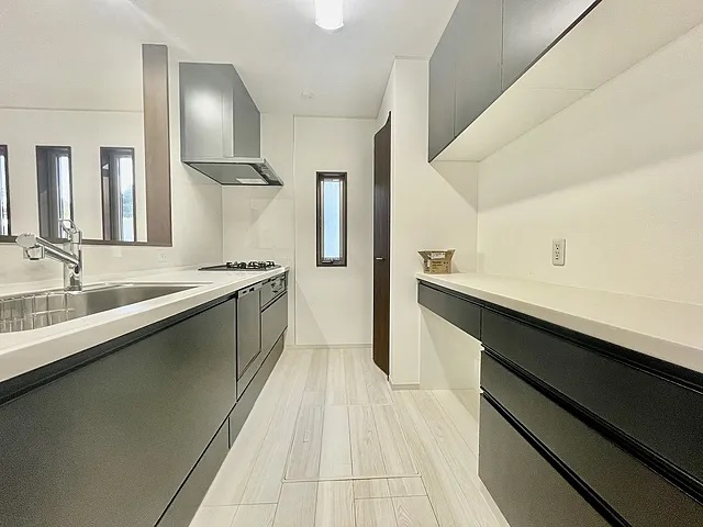 町田市上小山田町の中古戸建て11のキッチンの写真
