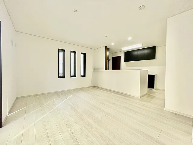 町田市上小山田町の中古戸建て11のリビングの写真