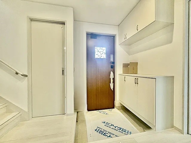 町田市上小山田町の中古戸建て12の玄関の写真