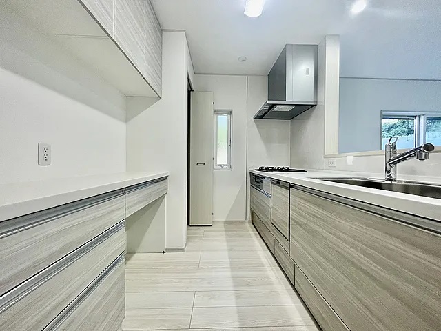 町田市上小山田町の中古戸建て12のキッチンの写真