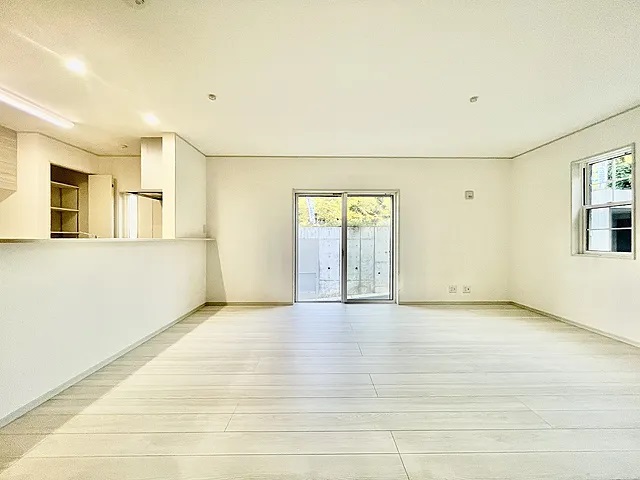 町田市上小山田町の中古戸建て12のリビングの写真