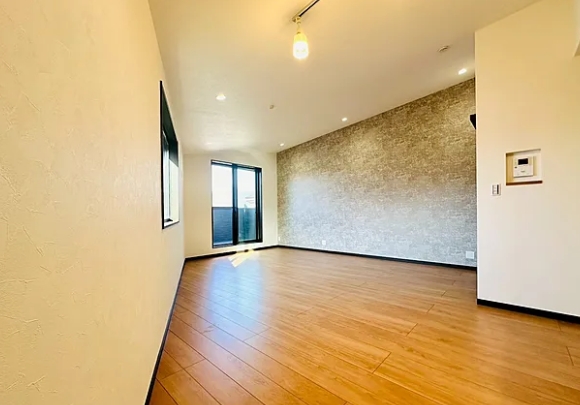 町田市上小山田町の中古戸建てのリビングの写真