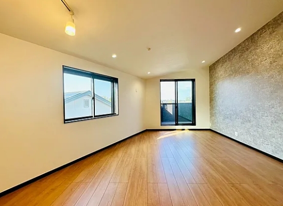 町田市上小山田町の中古戸建てのリビングの写真