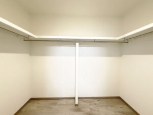 町田市金井2丁目の中古戸建てのウォーキングクローゼットの写真
