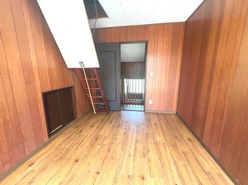 町田市高ヶ坂5丁目の中古戸建ての洋室2の写真