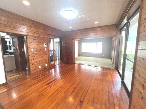 町田市高ヶ坂5丁目の中古戸建てのダイニングの写真