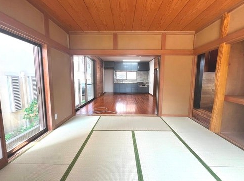 町田市高ヶ坂5丁目の中古戸建ての和室の写真