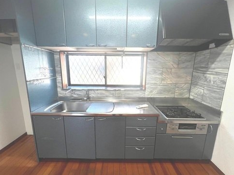 町田市高ヶ坂5丁目の中古戸建てのキッチンの写真