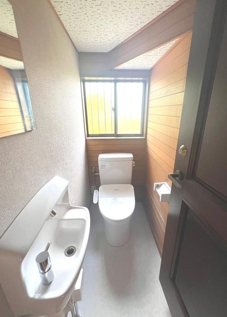 町田市高ヶ坂5丁目の中古戸建てのトイレ1Fの写真