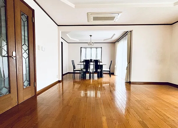 町田市能ヶ谷6丁目の中古戸建てのリビングの写真