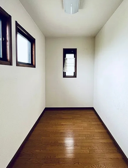 町田市能ヶ谷6丁目の中古戸建てのウォーキングクローゼットの写真