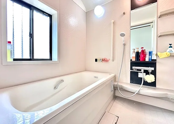町田市小山町の中古戸建てのバスルームの写真