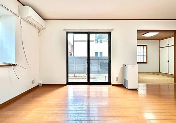 町田市小山町の中古戸建てのリビングの写真