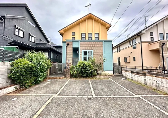 町田市小山町の中古戸建ての駐車場の写真