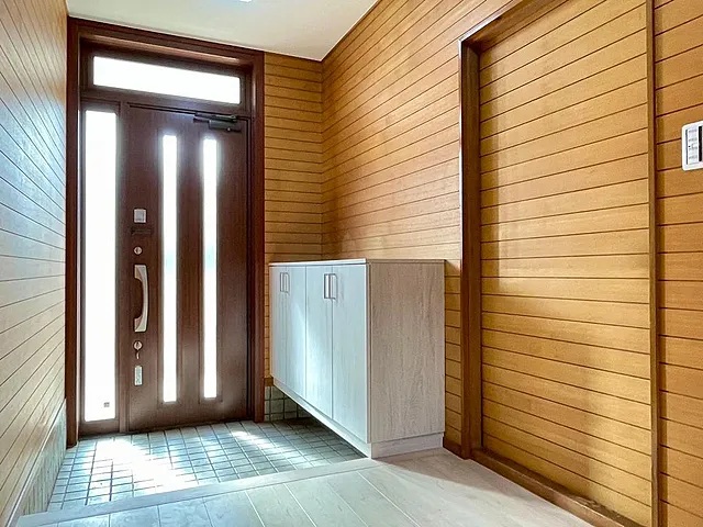 町田市真光寺3丁目の中古戸建ての玄関の写真