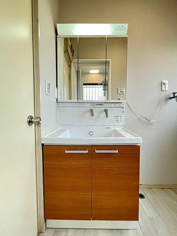 町田市真光寺3丁目の中古戸建ての洗面化粧台の写真