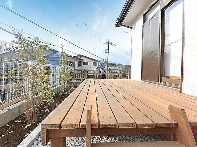 町田市真光寺3丁目の中古戸建てのウッドデッキの写真