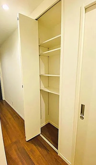 町田市常盤町の中古戸建ての収納の写真
