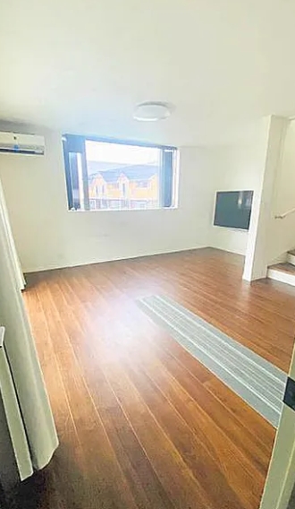 町田市常盤町の中古戸建てのリビングの写真
