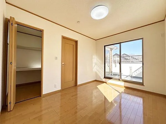 町田市鶴川4丁目の中古戸建ての洋室1の写真
