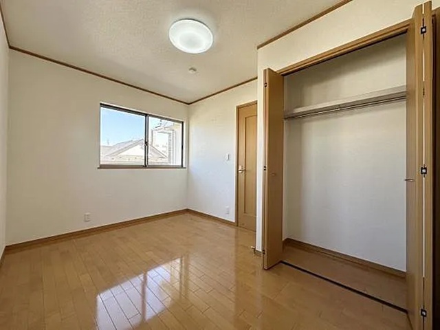 町田市鶴川4丁目の中古戸建ての洋室1の写真