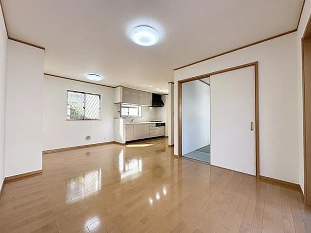 町田市鶴川4丁目の中古戸建てのリビングの写真