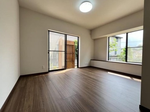 町田市山崎町の中古戸建ての洋室1の写真