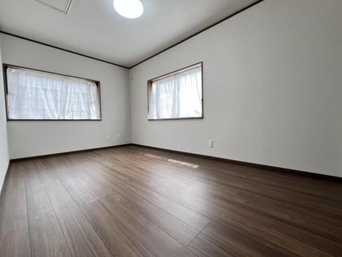 町田市山崎町の中古戸建ての洋室2の写真