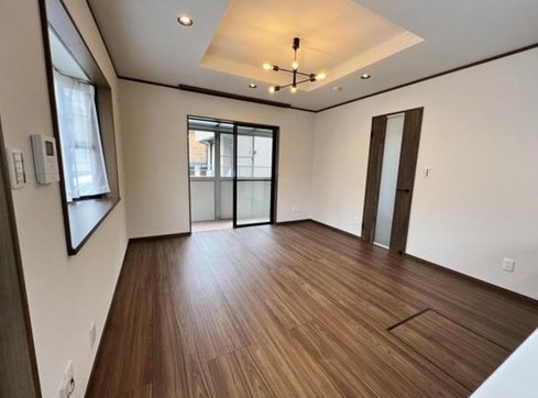 町田市山崎町の中古戸建てのリビングの写真