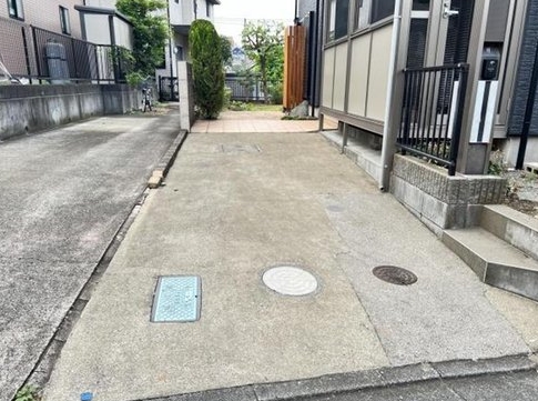 町田市山崎町の中古戸建ての駐車場の写真