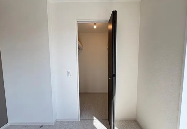 相模原市中央区宮下本町3丁目の新築戸建て1のウォーキングクローゼットの写真