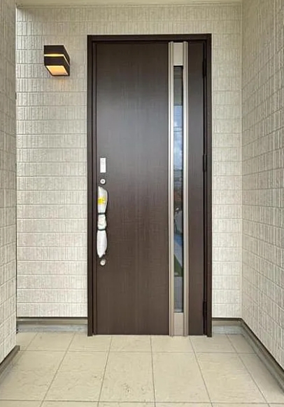 相模原市南区下溝の新築戸建てAの玄関の写真