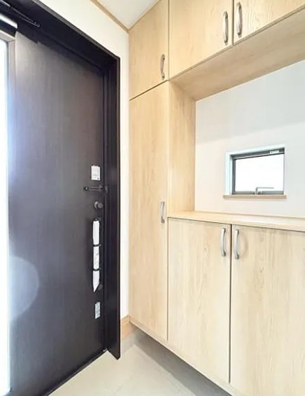 相模原市南区下溝の新築戸建てAの玄関の写真