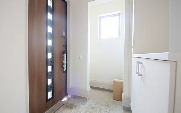 相模原市南区相南2丁目の新築戸建て1の玄関の写真