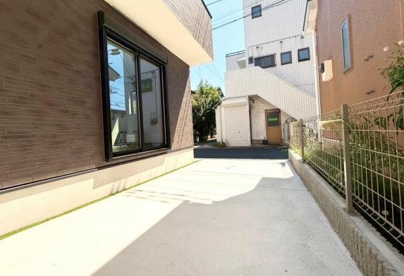 相模原市中央区中央6丁目の新築戸建て1の駐車場の写真