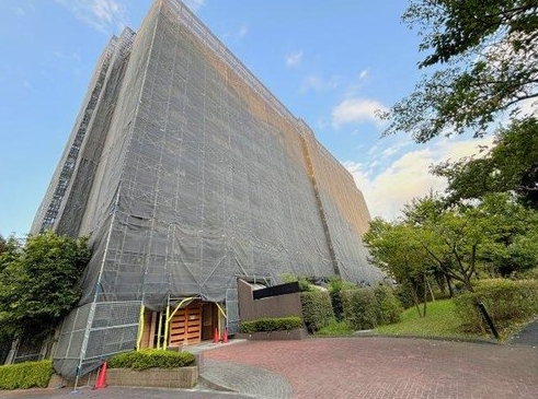 八王子市別所1丁目の中古マンションの外観の写真