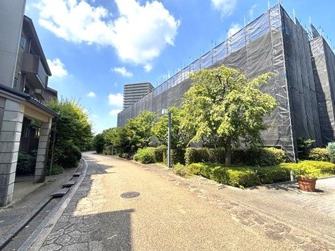 八王子市別所1丁目の中古マンションの外観の写真