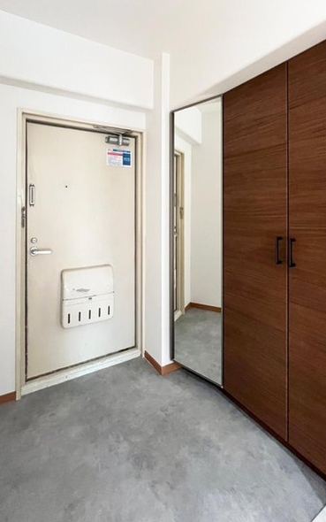 八王子市台町の中古マンションの玄関の写真