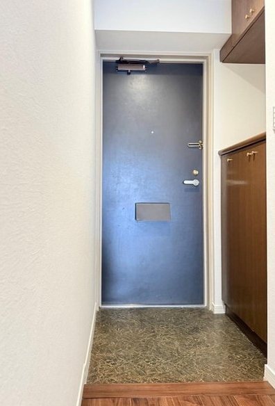 八王子市台町2丁目の中古マンションの玄関の写真