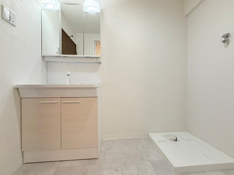 八王子市台町2丁目の中古マンションの洗面化粧台の写真