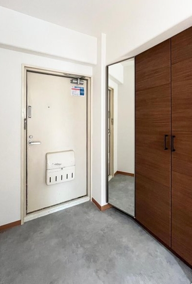 八王子市台町4丁目の中古マンションの玄関の写真