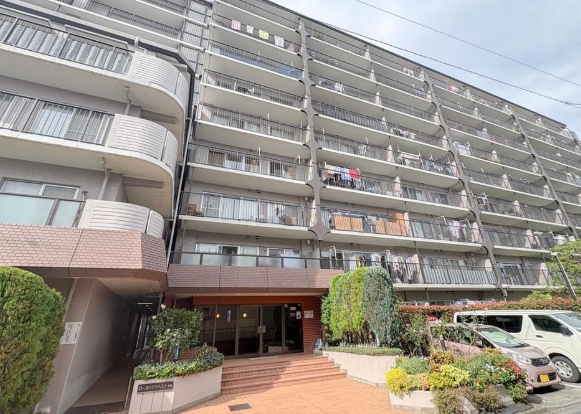 八王子市台町4丁目の中古マンションの外観の写真