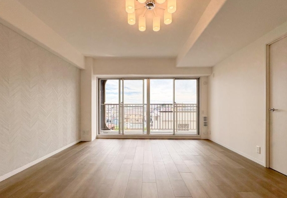 八王子市台町4丁目の中古マンションのリビングの写真