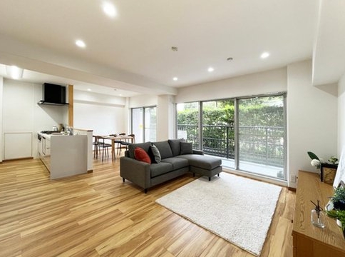 八王子市台町4丁目の中古マンションのリビングの写真