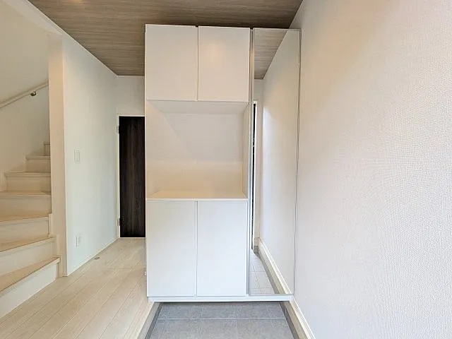 八王子市富士見町の新築戸建て1号棟の玄関の写真