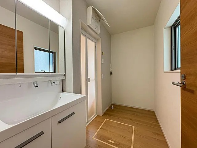 八王子市富士見町の新築戸建て1号棟の洗面化粧台の写真
